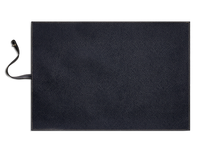 saphir-medaille-d-or-tapis-wichsmatte-leder-schwarz-40x35 image 1